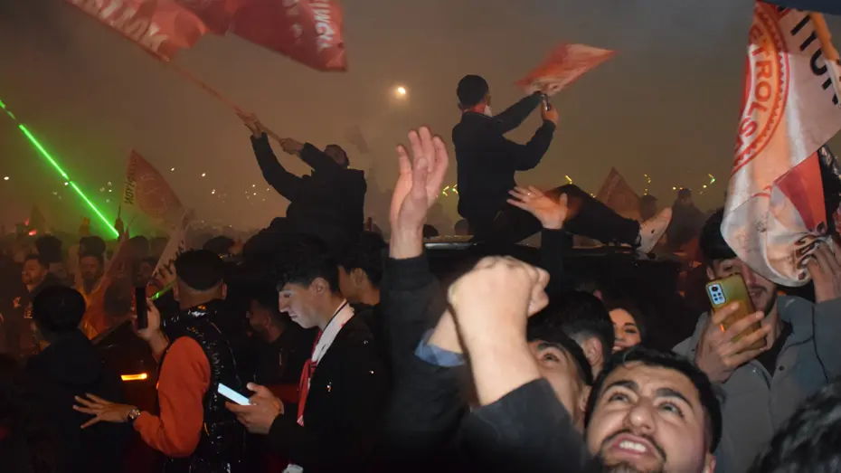 Tarih yazıldı, 24 yıl sonra Trendyol 1. Lig'deler! Kentte gece güne döndü - 2