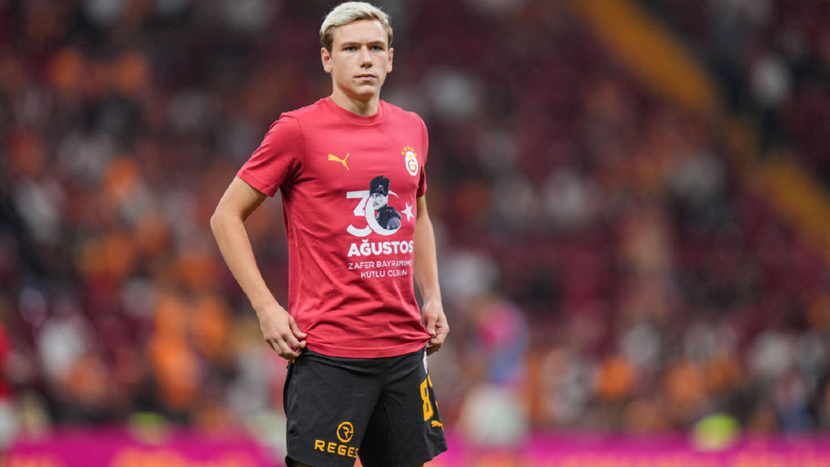 Aleksey Batrakov, Galatasaray'daki ilk maçına çıktı