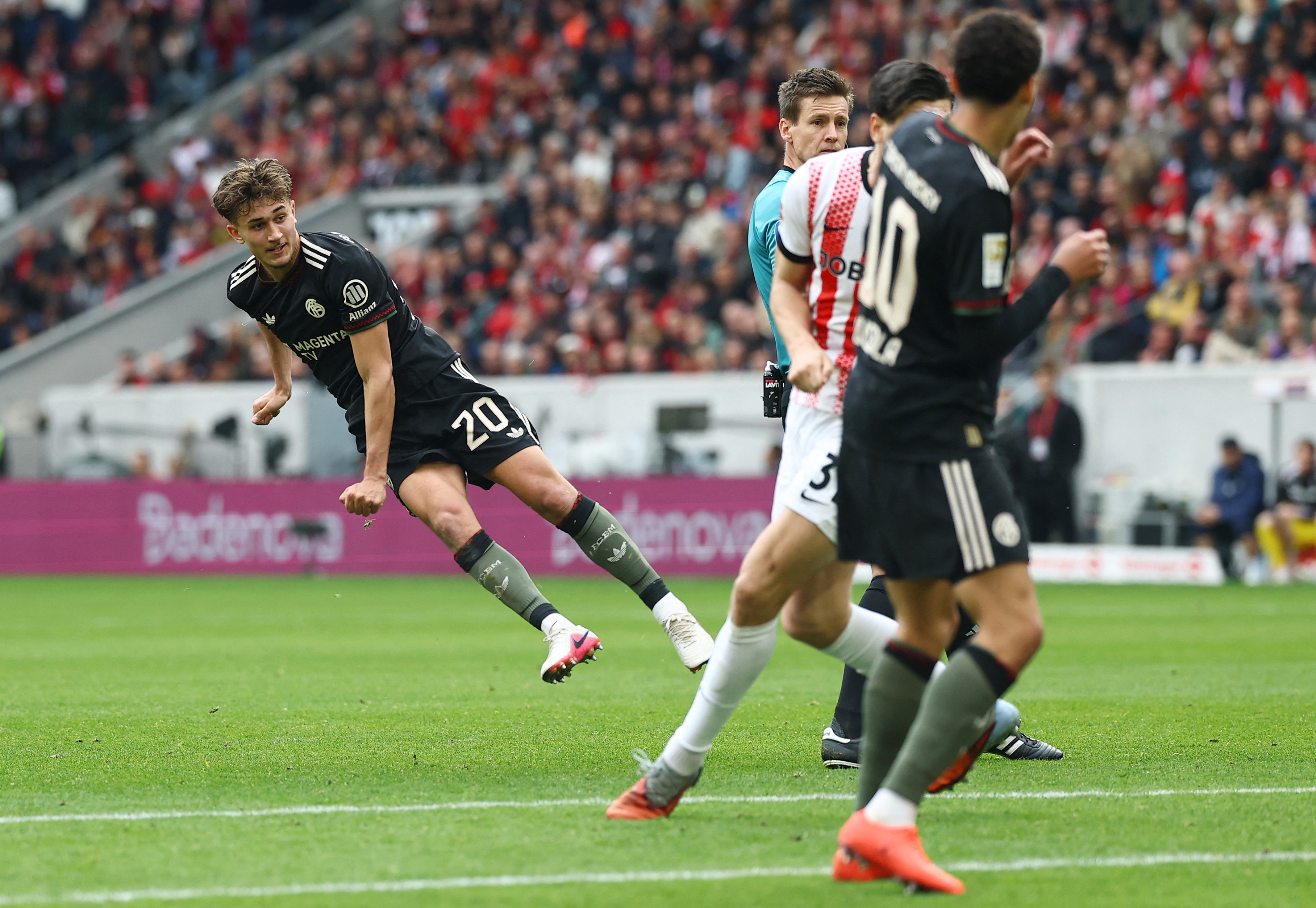 Bayern Münih'ten inanılmaz geri dönüş: Her şey 20 dakikada oldu