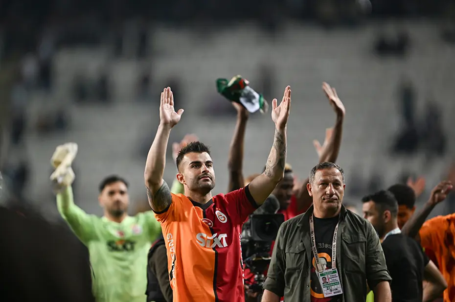 "Her takımın birkaç adım önünde" | Spor yazarları Galatasaray için ne dedi? - 4 "Her takımın birkaç adım önünde" | Spor yazarları Galatasaray için ne dedi? - 4