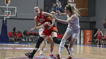 Galatasaray, Avrupa'ya çeyrek finalde veda etti