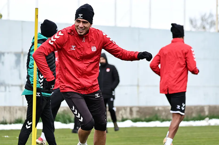Sivasspor, Fenerbahçe'ye karlı zeminde hazırlanıyor - 3