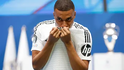 Kylian Mbappe resmen Real Madrid'de: Santiago Bernabeu'da imza töreni