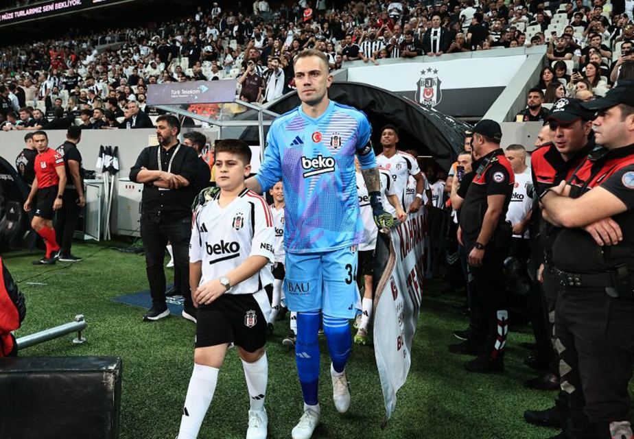 Mert Günok'tan van Bronckhorst'a övgü