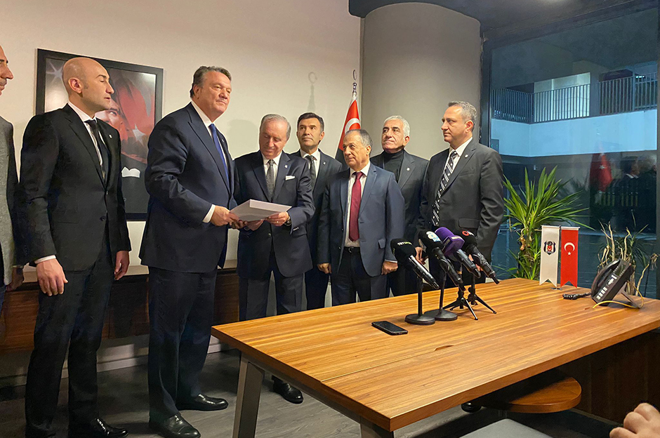 Hasan Arat'ın yönetim kurulu listesinde kimler yer alıyor?