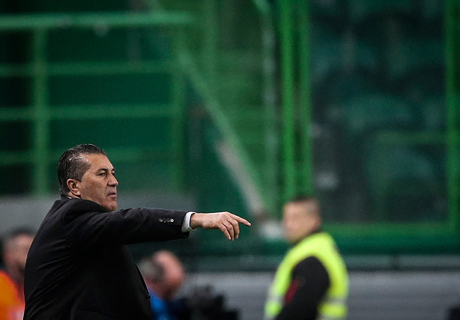 İlginç olay: Teknik direktörün görevine son veremiyorlar