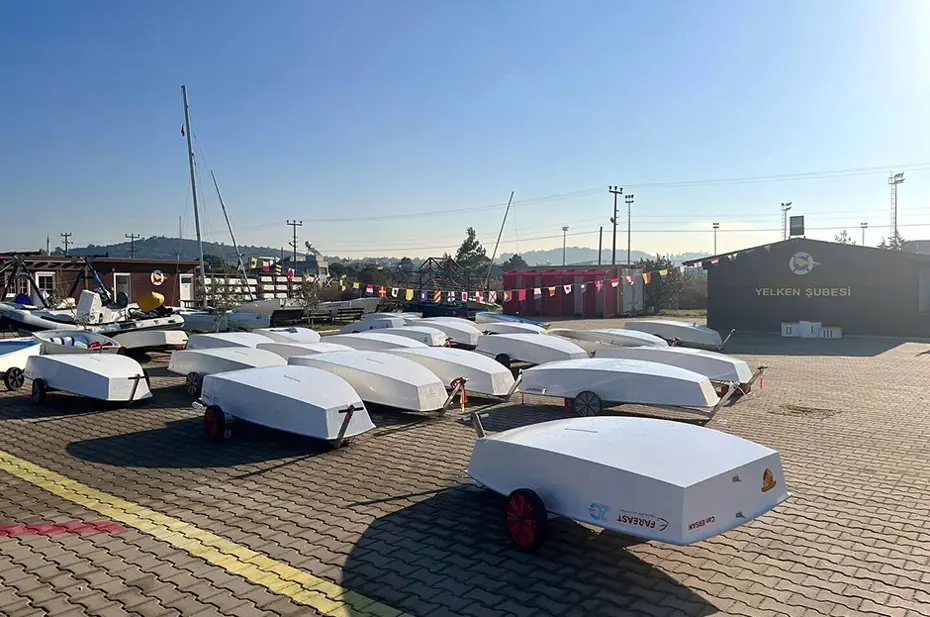 Tesisler yıkıldı, kupalar sokağa atıldı - 3