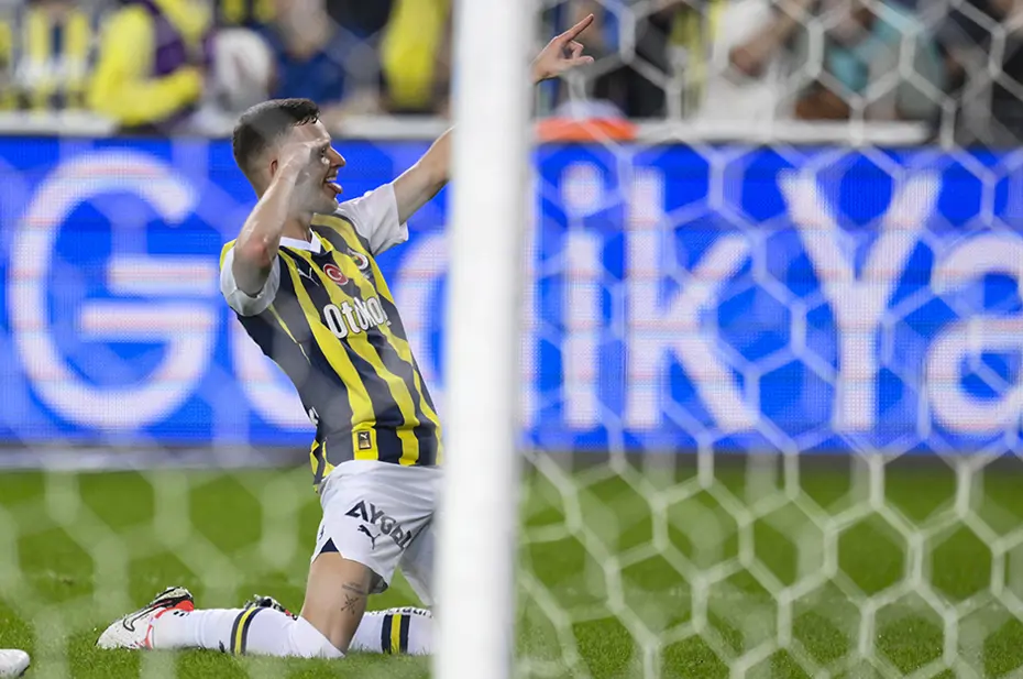 Fenerbahçe-Rizespor maçına damga vuran pozisyon: "Tartışmaya gerek yok, net penaltı" - 4 Fenerbahçe-Rizespor maçına damga vuran pozisyon: "Tartışmaya gerek yok, net penaltı" - 4