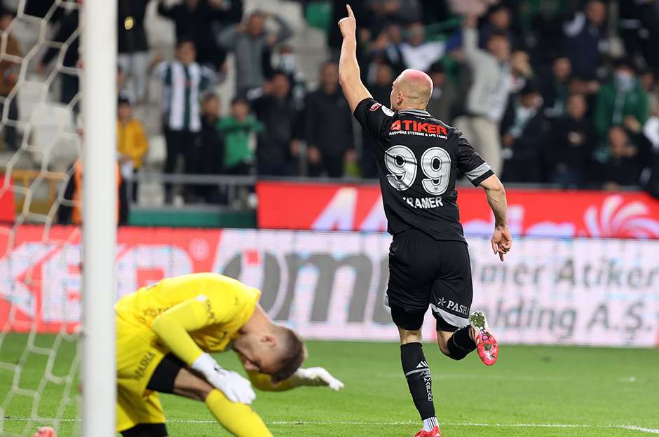 Konyaspor'da hasret bitti: Geceye Blaz Kramer damgası