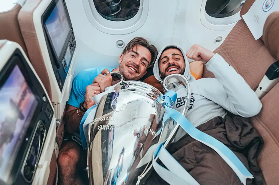 Şampiyon Manchester City İstanbul'dan ayrıldı, kupa uçakta da ellerinden düşmedi - 3