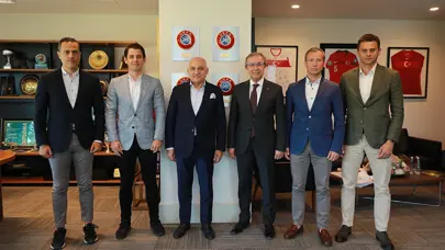 TFF Başkanı Büyükekşi, EURO 2024'e gidecek hakemlerle buluştu