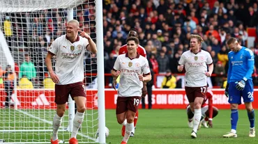 Seriyi 19 maça çıkaran Manchester City yakın takibi sürdürdü