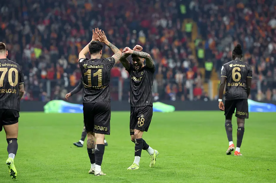 Dünya basını Galatasaray-Trabzonspor derbisini konuşuyor: "Denis Dragus sansasyon yarattı" - 6