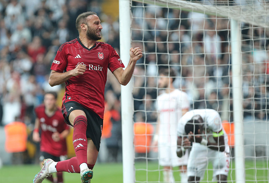 Cenk Tosun: Taraftarlarımızla bu kötü dönemi atlatacağız