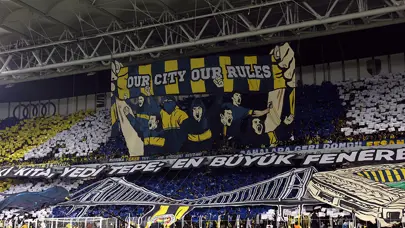 Fenerbahçeli taraftarlardan derbiye özel koreografi ve pankart