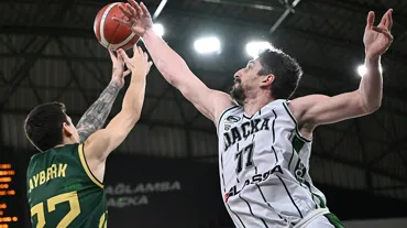 Manisa Büyükşehir Belediyespor son saniye üçlüğüyle kazandı