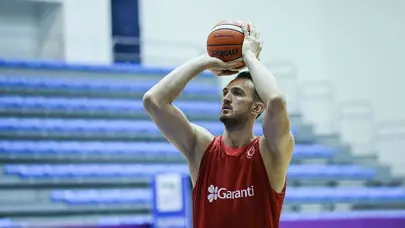 Milli oyuncu Semih Erden, basketbolu bıraktığını açıkladı