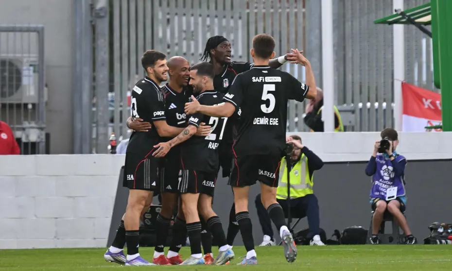 Dünyanın en iyi takımları açıklandı: Galatasaray ile Fenerbahçe arasındaki fark açılıyor, 24 sıra gerileyen takım hangisi? - 15