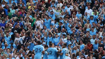Şampiyon Manchester City taraftarına galibiyetle veda etti