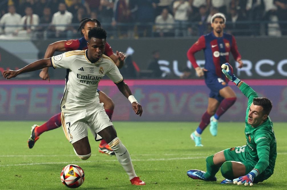 Real Madrid - Barcelona maçı ne zaman, saat kaçta ve hangi kanalda? Real Madrid Barcelona El Clasico maçı şifresiz mi yayınlanacak? Arda Güler oynayacak mı? İlk 11'ler belli oldu