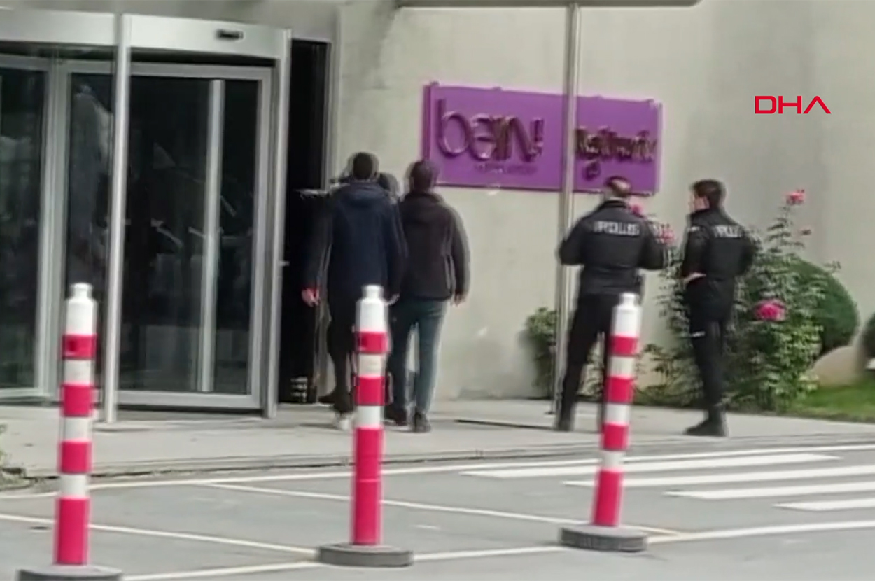 beIN Sports'ta korku dolu anlar: Oyuncak silahla binayı bastı