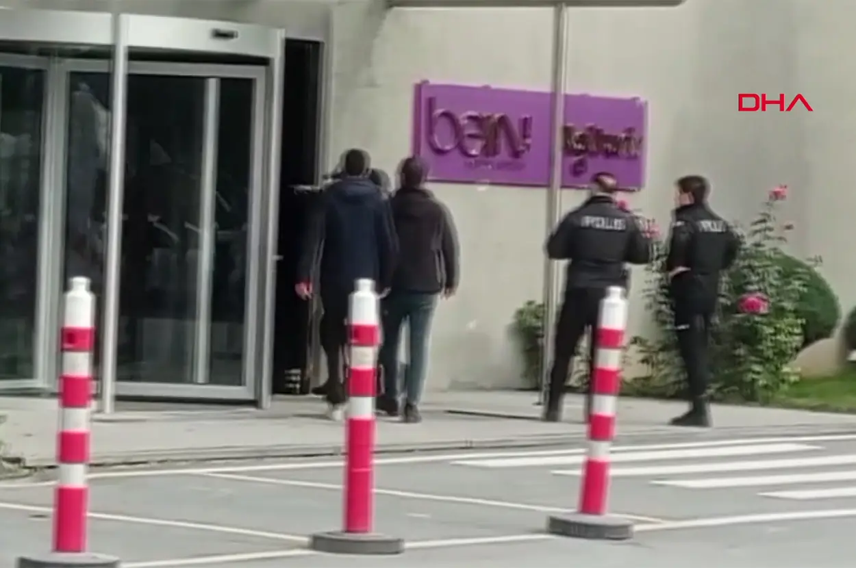 beIN Sports'ta korku dolu anlar: Oyuncak silahla binayı bastı