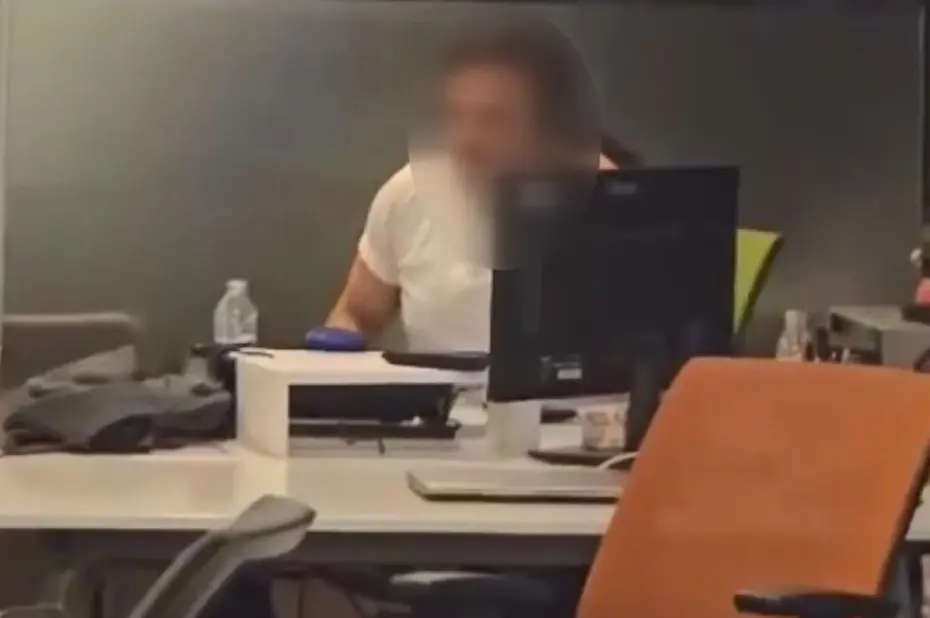 beIN Sports'ta korku dolu anlar: Oyuncak silahla binayı bastı - 3