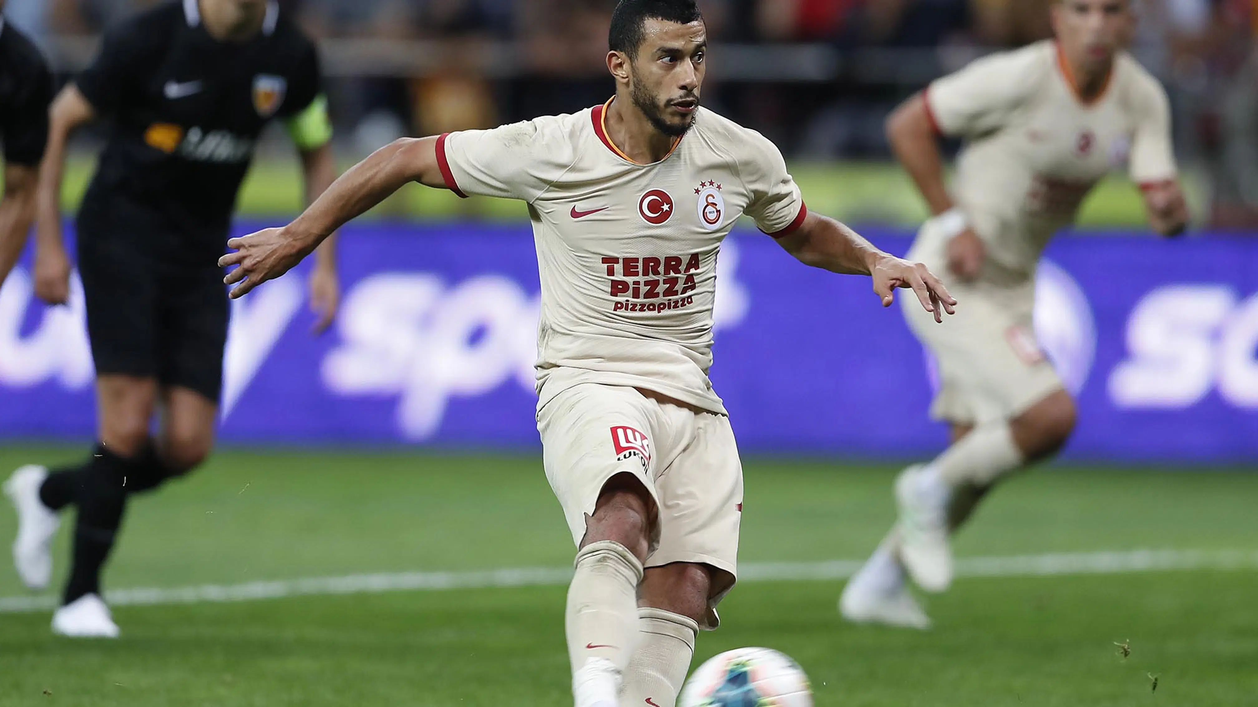 Younes Belhanda'dan Fransız devlerine olay gönderme