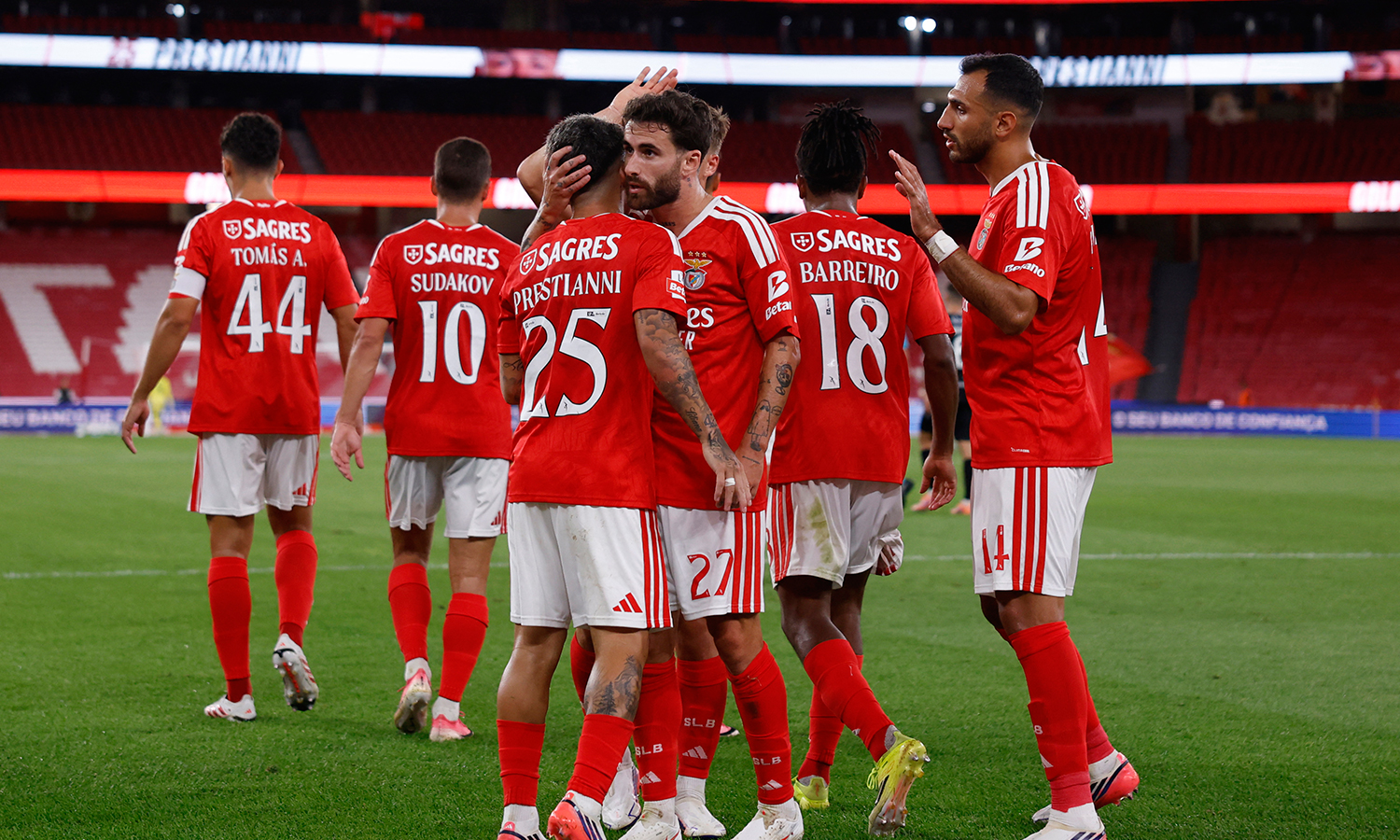 Benfica 2 kez öne geçtiği maçta yıkıldı: Pavlidis ve Prestianni yine boş geçmedi