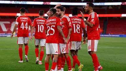 Benfica 2 kez öne geçtiği maçta yıkıldı: Pavlidis ve Prestianni yine boş geçmedi Benfica 2 kez öne geçtiği maçta yıkıldı: Pavlidis ve Prestianni yine boş geçmedi