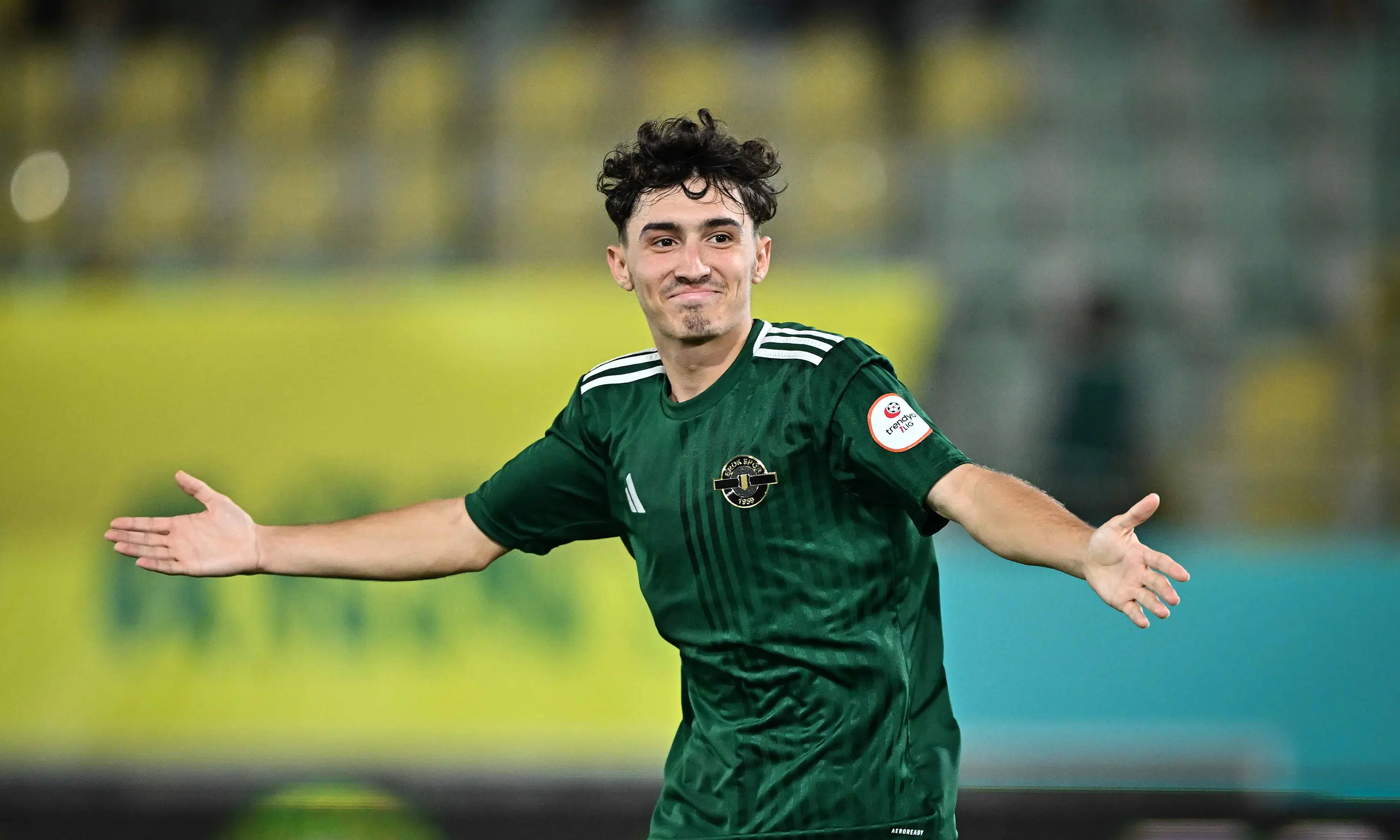 第1リーグのベラトルシュウィンド：試合で4ゴールを決めた