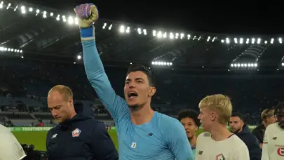 Roma'dan sonra şimdi de PSG neye uğradığını şaşırdı: Berke Özer maçın kaderini değiştirdi Roma'dan sonra şimdi de PSG neye uğradığını şaşırdı: Berke Özer maçın kaderini değiştirdi