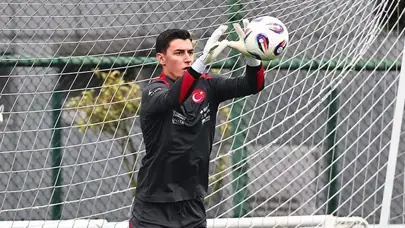 Berke Özer'in milli takımdaki iki antrenöre attığı mesaj ortaya çıktı