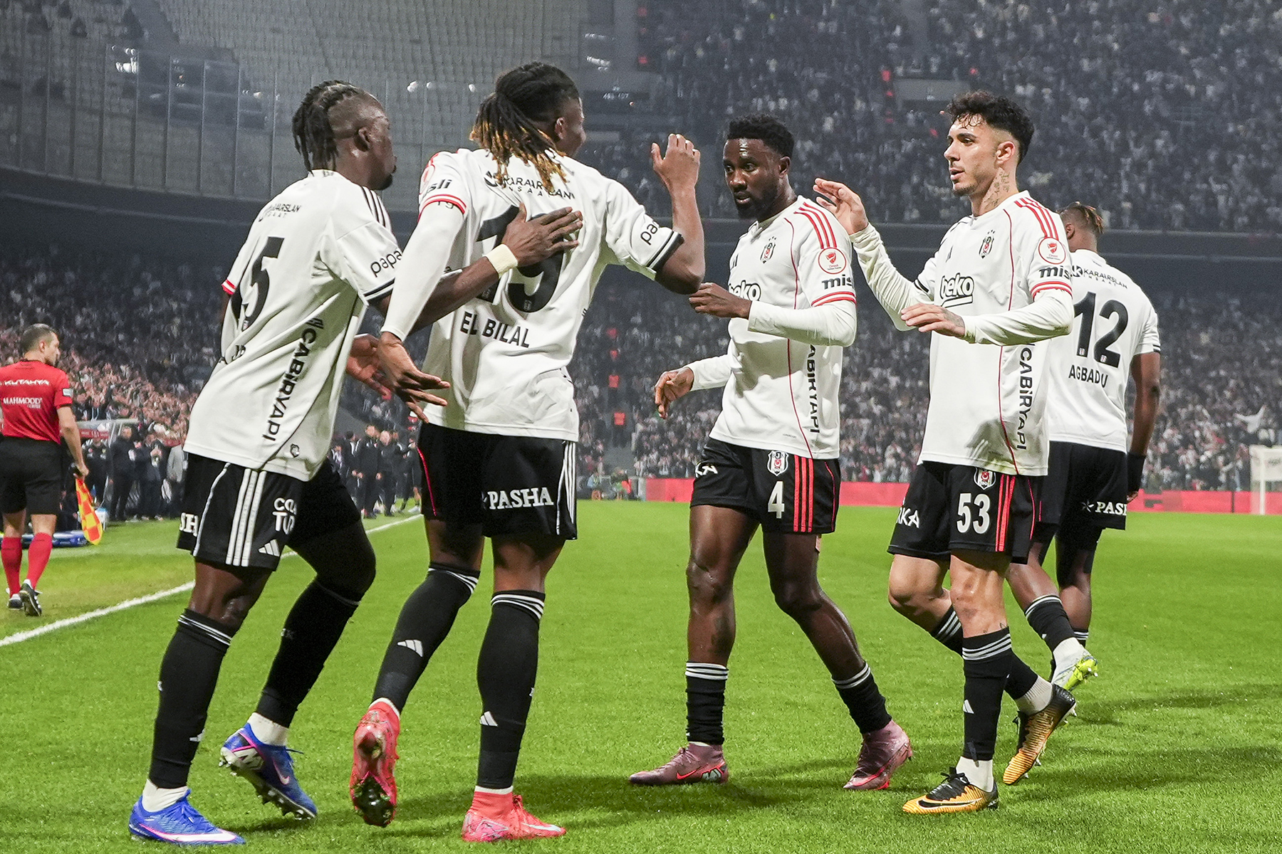 Beşiktaş, Rize'de Sezonu Kapatıyor: Dördüncülük Kupası Tadında Formalite Maçı!