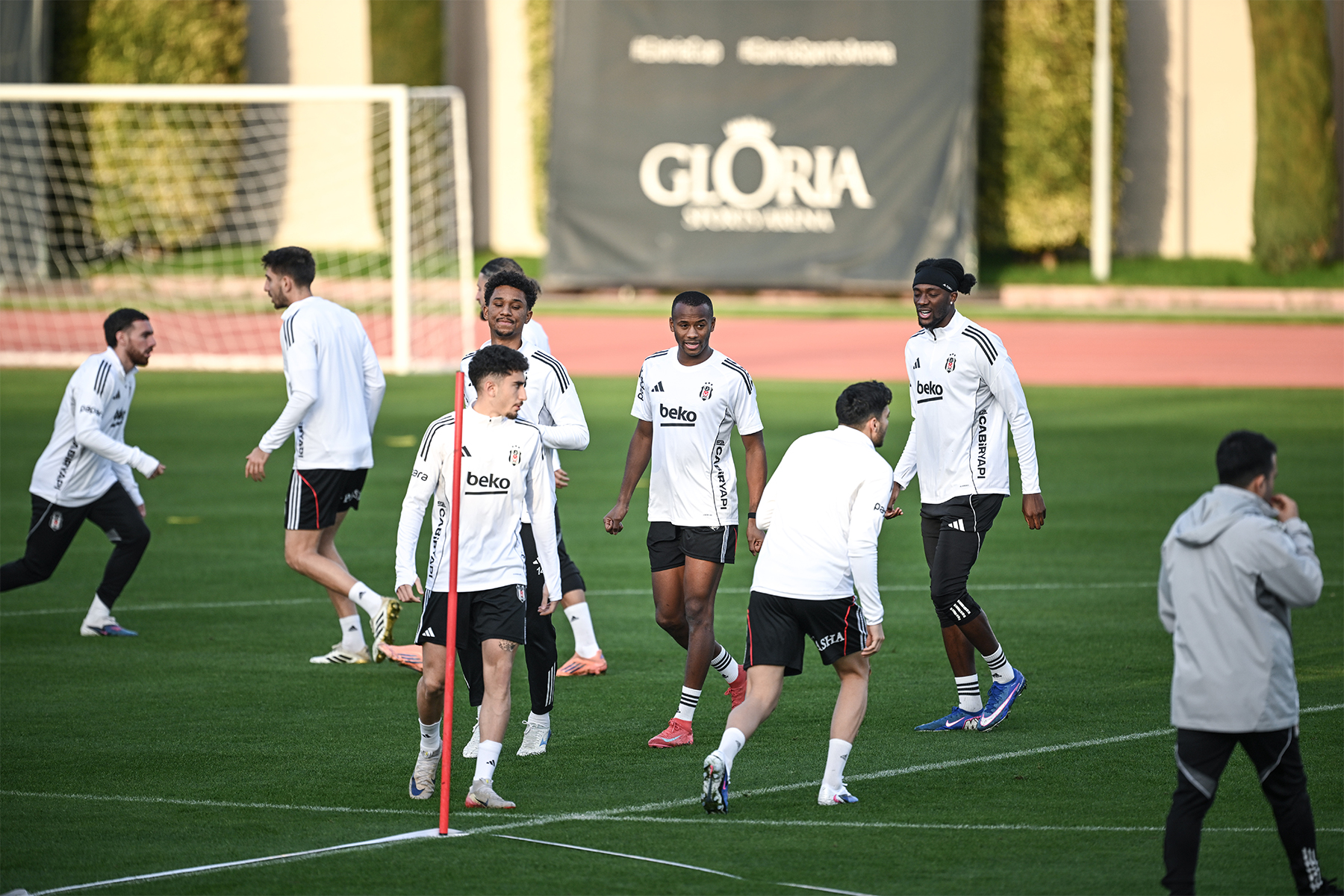 Kara Kartal'da Futbolcu Sirkülasyonu: Sezon Başı Kampı, Neredeyse Başka Bir Takım Çıkardı!