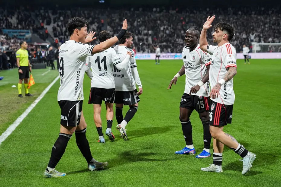 "Hyeon-gyu Oh, Osimhen’in yolunda" | Spor yazarları Beşiktaş için ne dedi? - 2 "Hyeon-gyu Oh, Osimhen’in yolunda" | Spor yazarları Beşiktaş için ne dedi? - 2