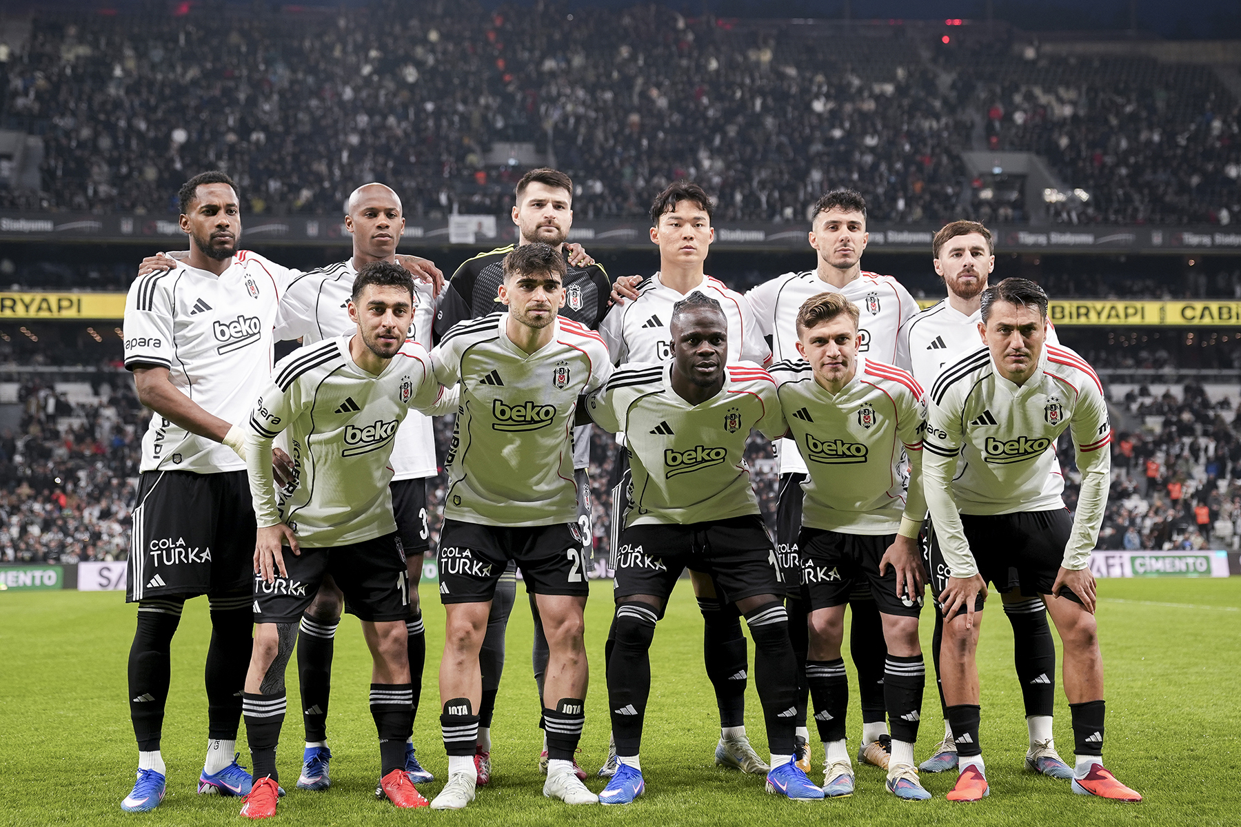Beşiktaş'ın kapısında 3 takım birden var: Yönetimi endişelendiren sözleşme