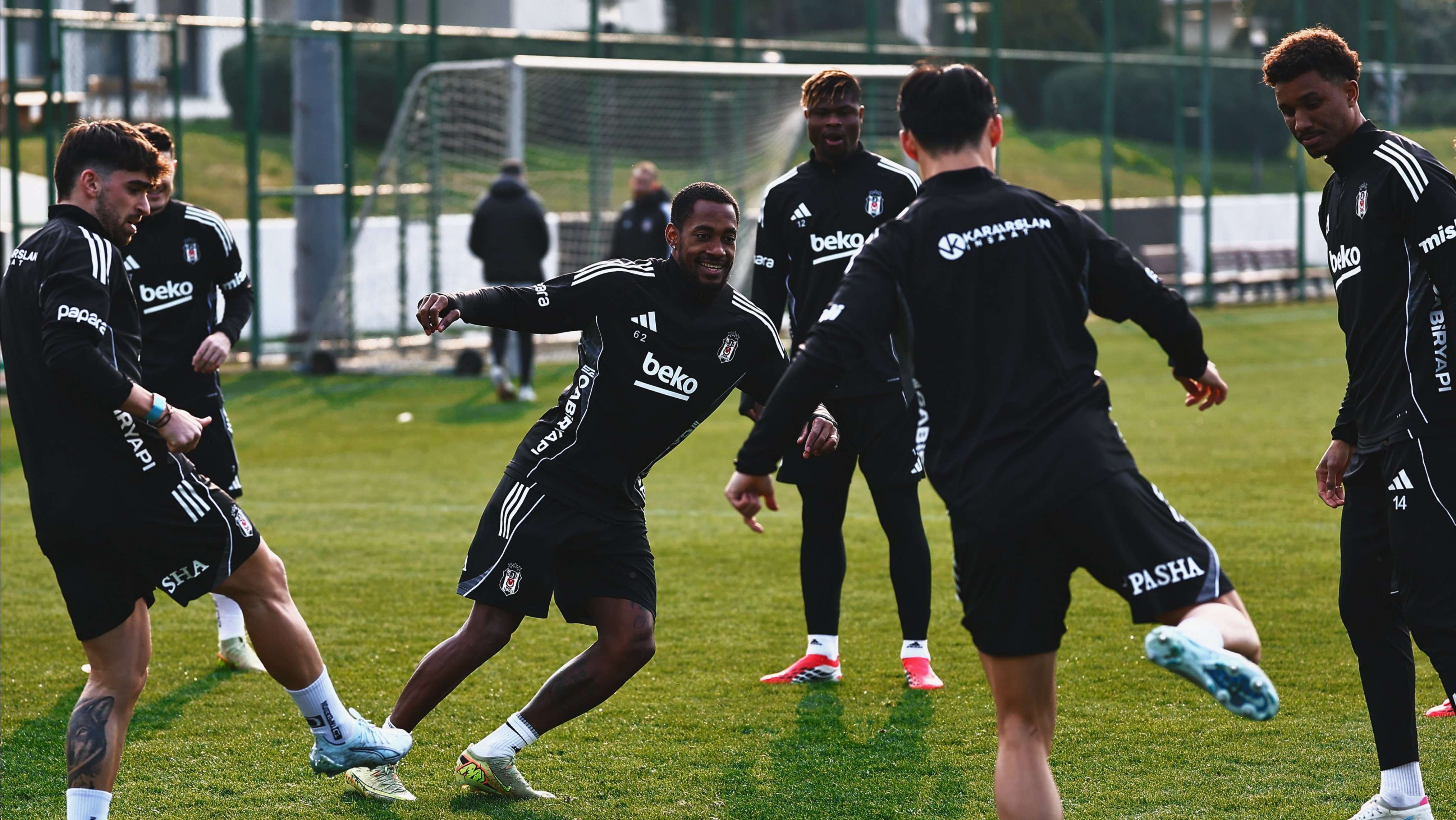 Beşiktaş, Galatasaray derbisi için kampa girdi