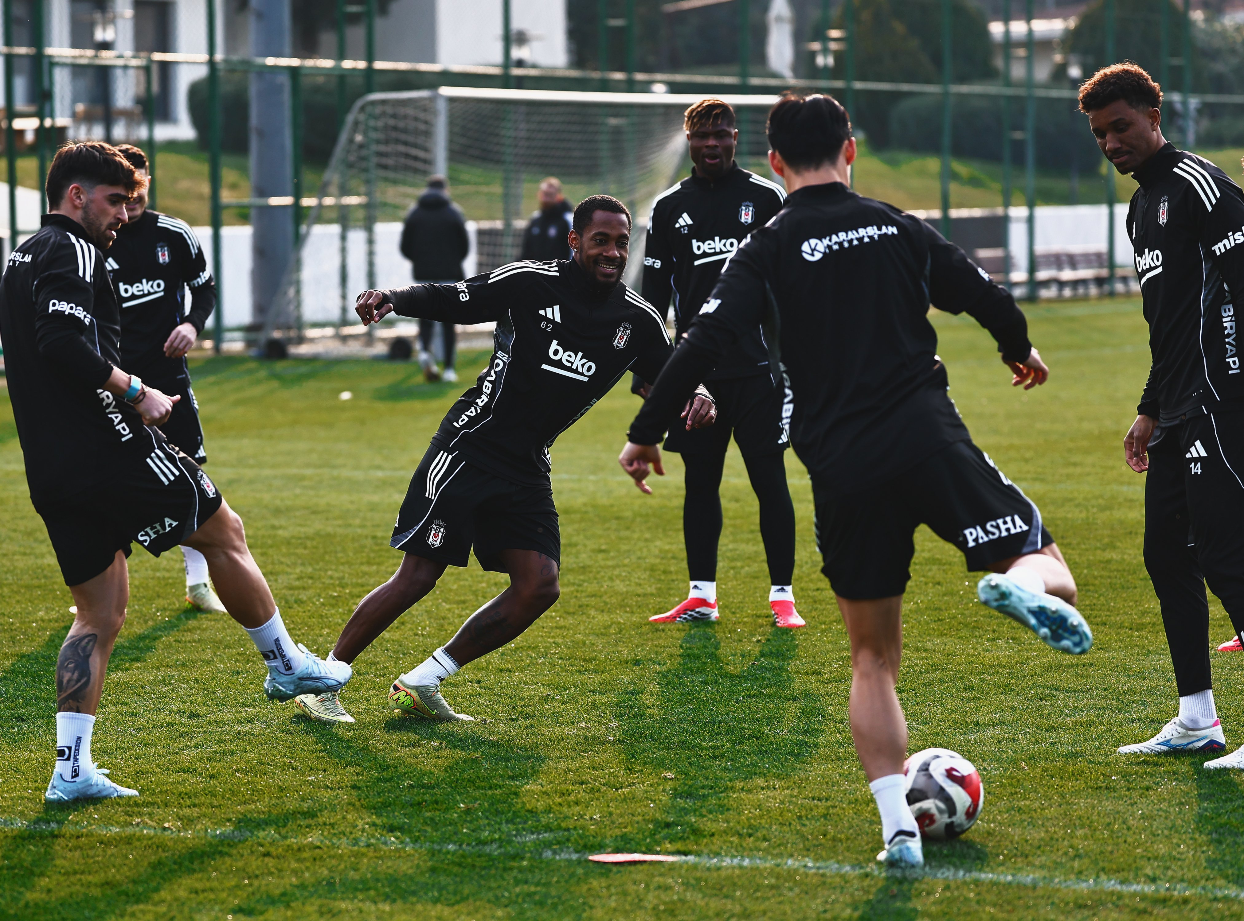 Beşiktaş, Galatasaray derbisi için kampa girdi