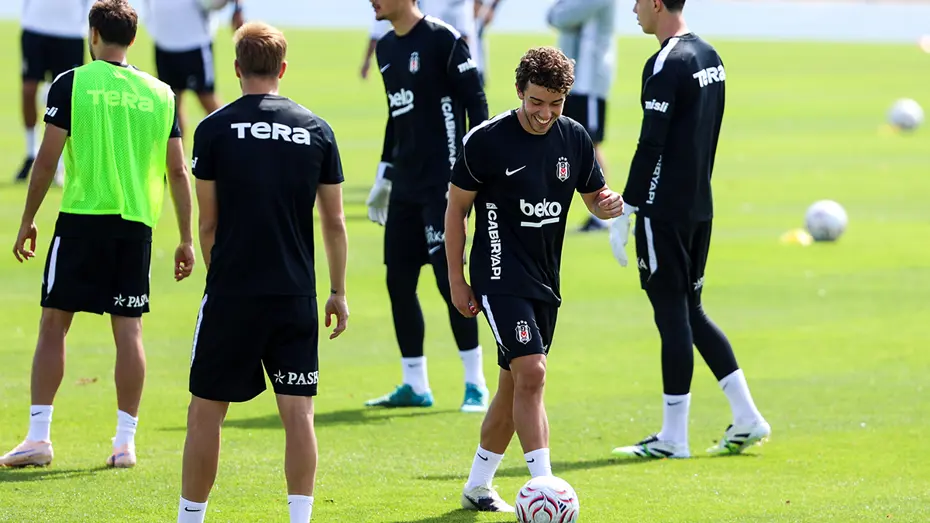 Slovakya'da mesaiye başlayan Beşiktaş'ta Ndidi gelişmesi - 4 Slovakya'da mesaiye başlayan Beşiktaş'ta Ndidi gelişmesi - 4
