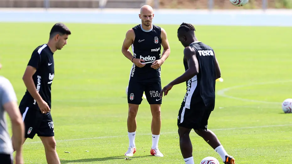 Slovakya'da mesaiye başlayan Beşiktaş'ta Ndidi gelişmesi - 9 Slovakya'da mesaiye başlayan Beşiktaş'ta Ndidi gelişmesi - 9