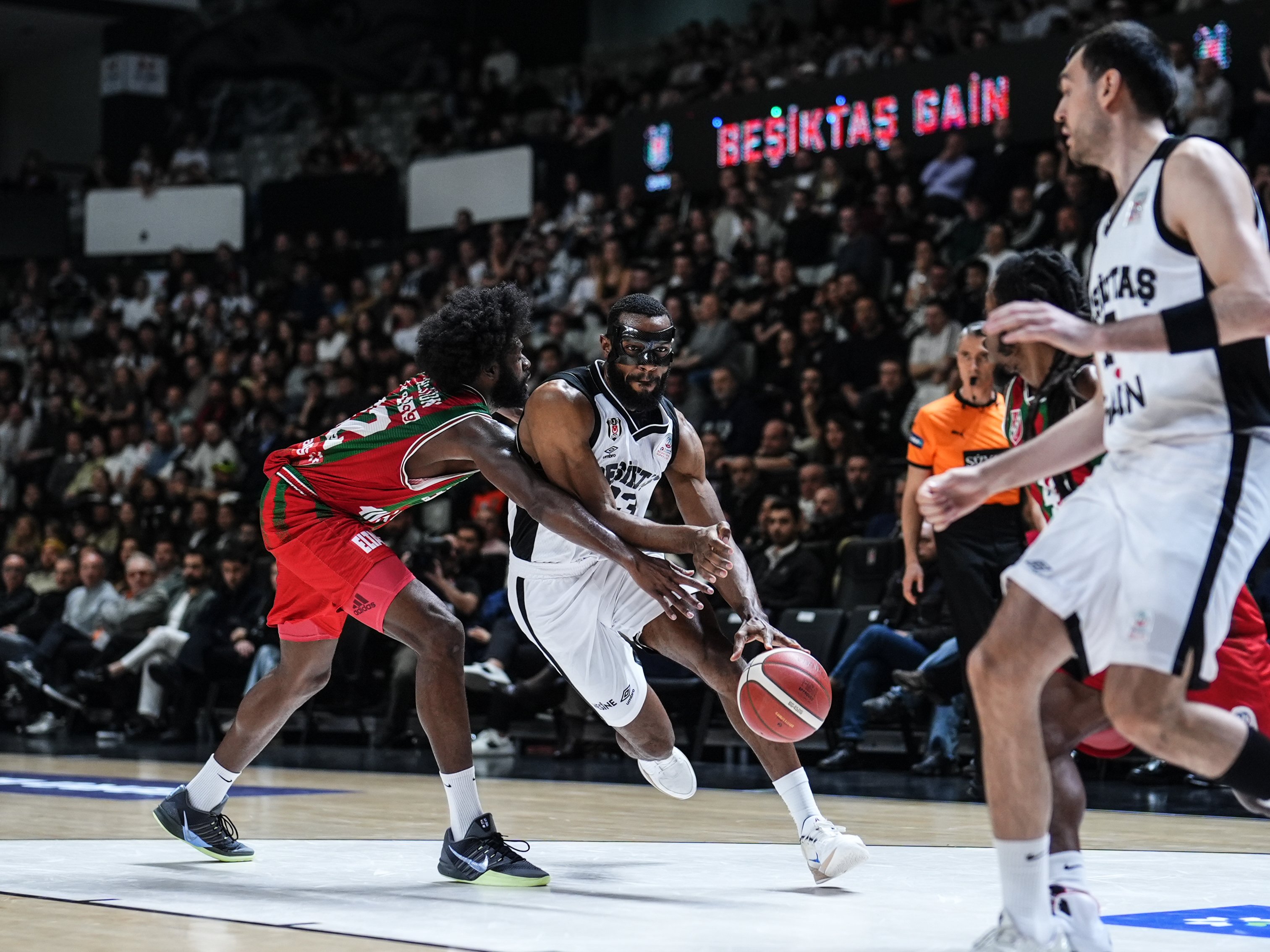 Beşiktaş GAİN evinde 92 sayıyla kazandı