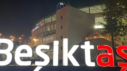 Beşiktaş-Fenerbahçe derbisi öncesi olay: Koreografi hazırlığı yapan taraftarlar arasında silahlı kavga