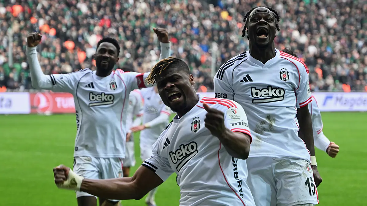 Beşiktaş 2 hafta kullanacağı yeni logosunu tanıttı