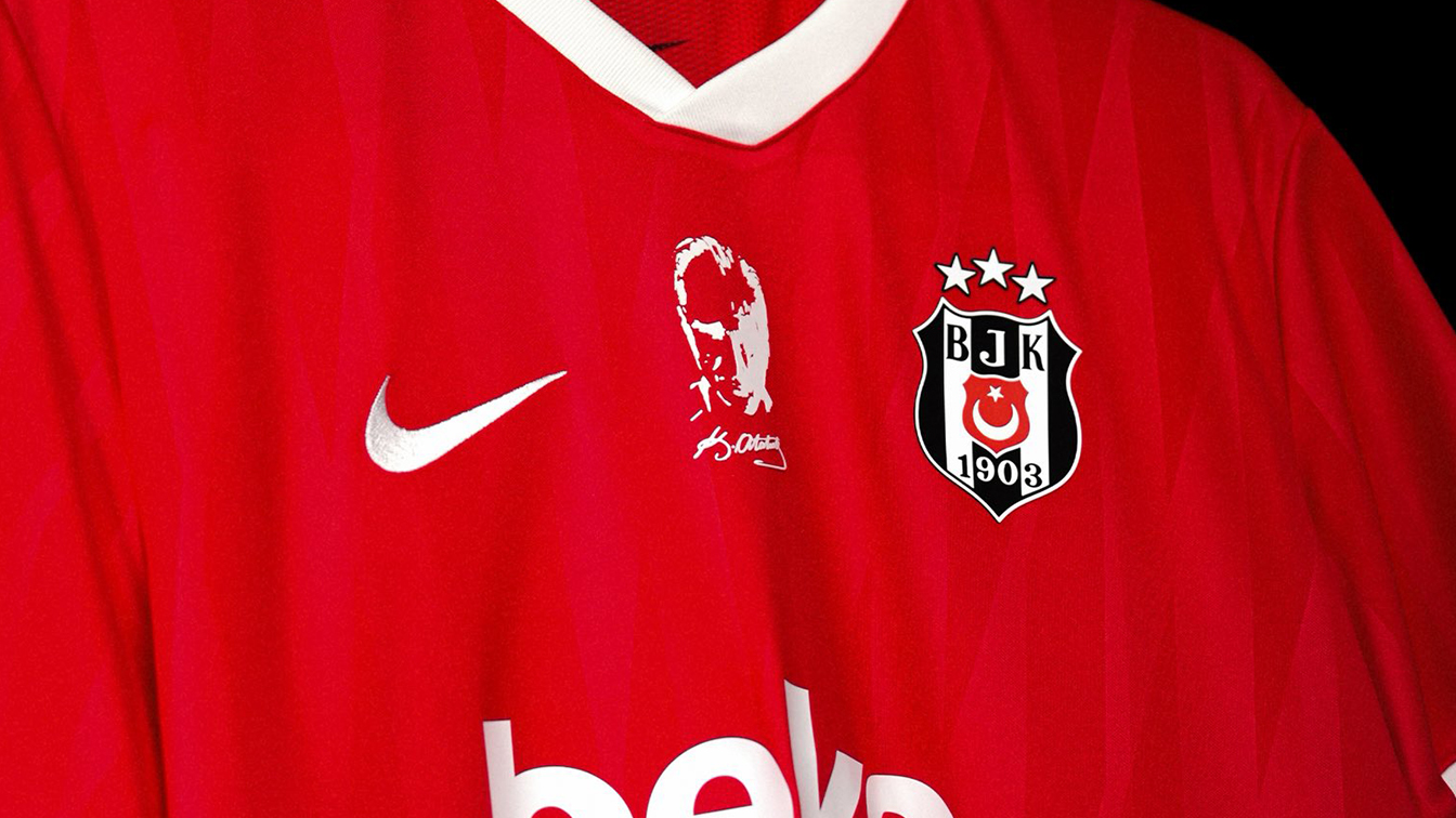 Beşiktaş, bu sezonki 4. formasını tanıttı: Satışa çıkıyor