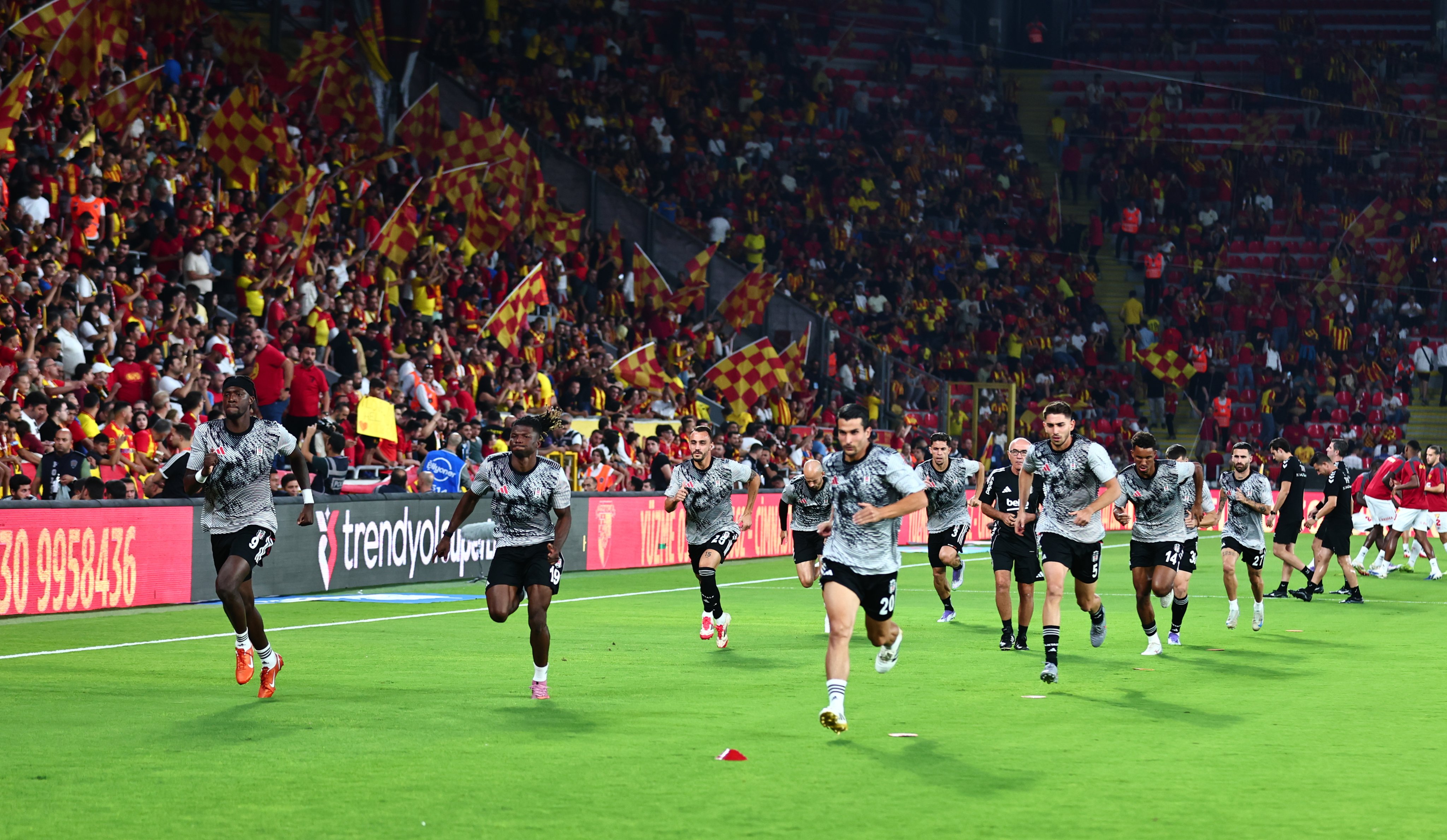 Sergen Hoca'dan Zaman Yolculuğu: Necip Uysal Buzdolabından Çıktı!