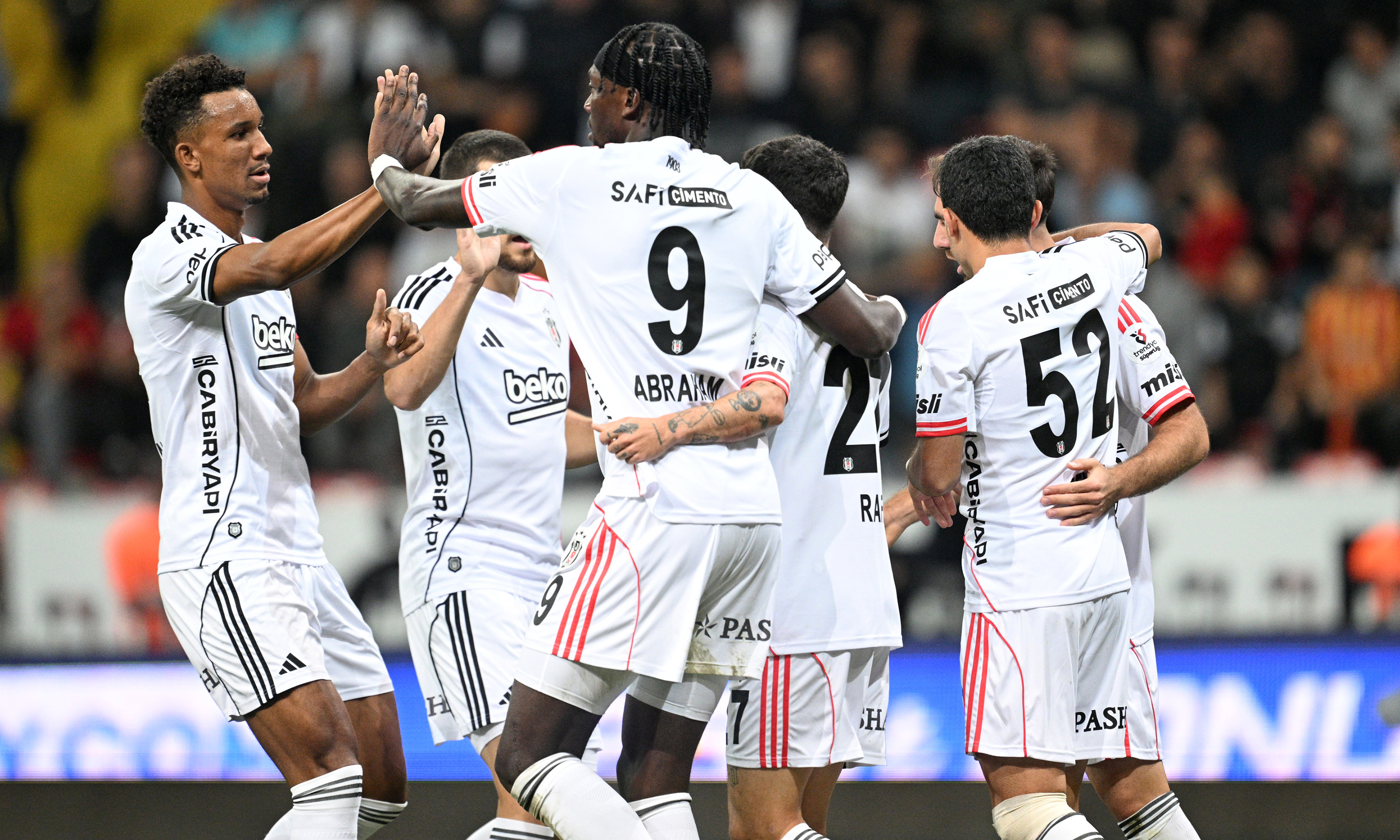 Beşiktaş, Kasımpaşa Deplasmanında: Gol Sesi Yok, Tarihin Tozu Var!