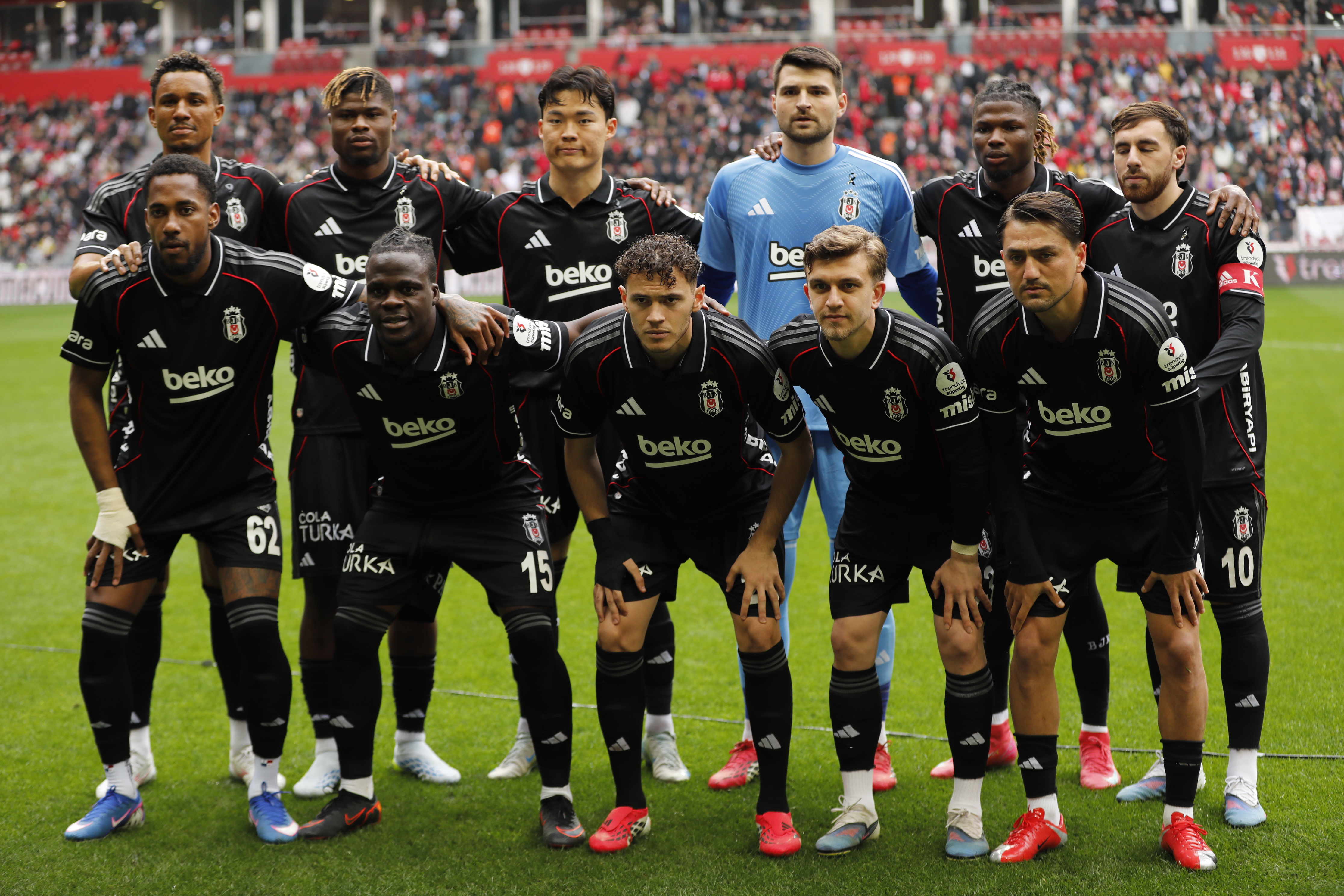 Beşiktaş'a iki futbolcusundan kötü haber
