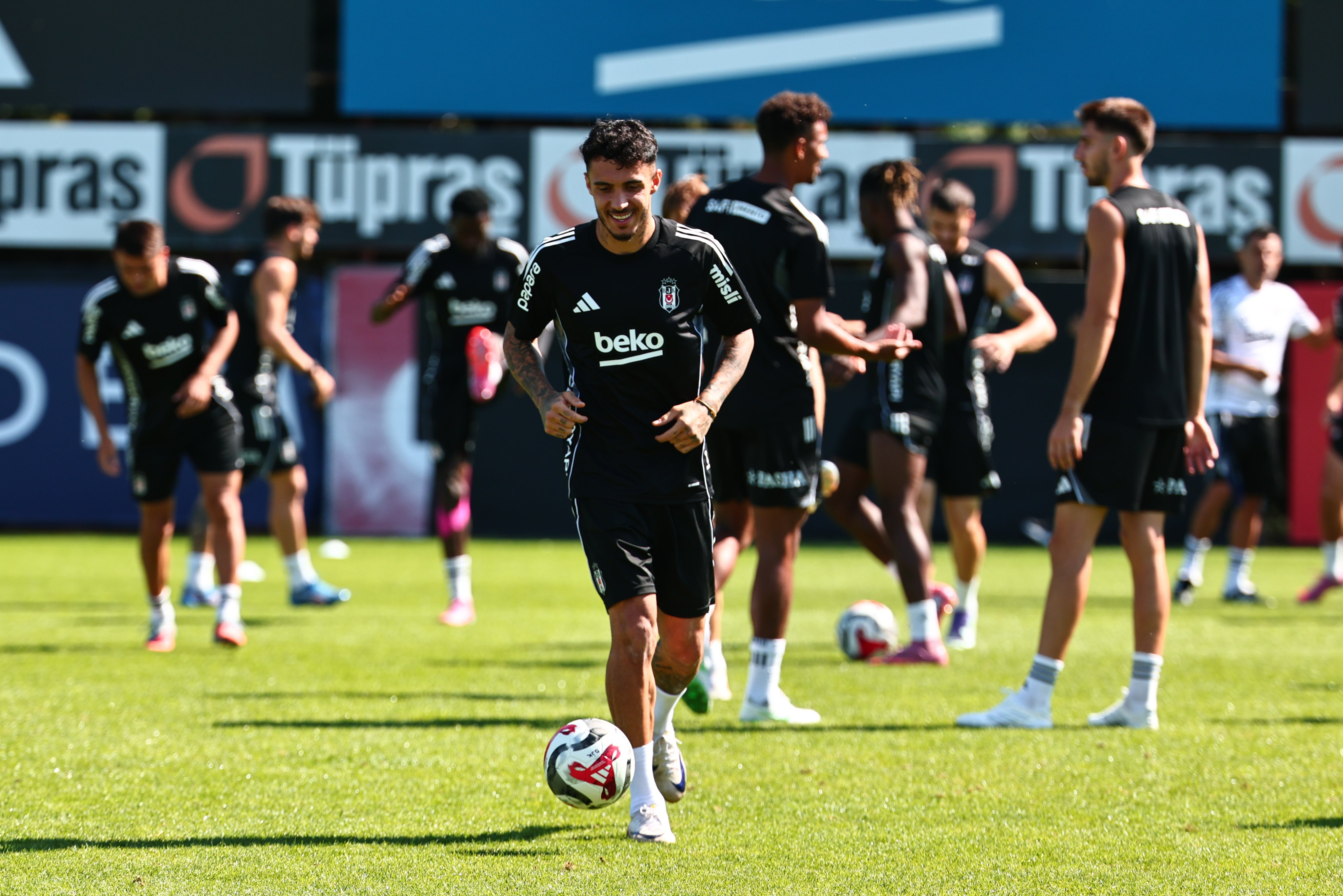 Beşiktaş'ın Yedek Kulübesi Mi, Yoksa 'Beni Oynat Hoca' Kadrosu Mu?