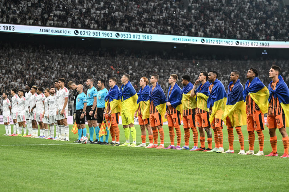 Beşiktaş taraftarından sezonun ilk maçında tepki